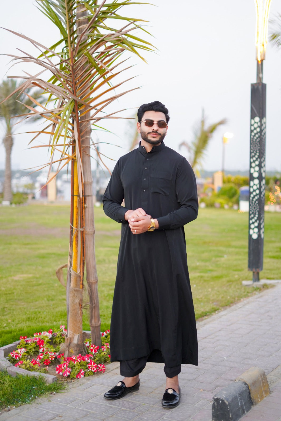 Plain Black Saudi Thobe